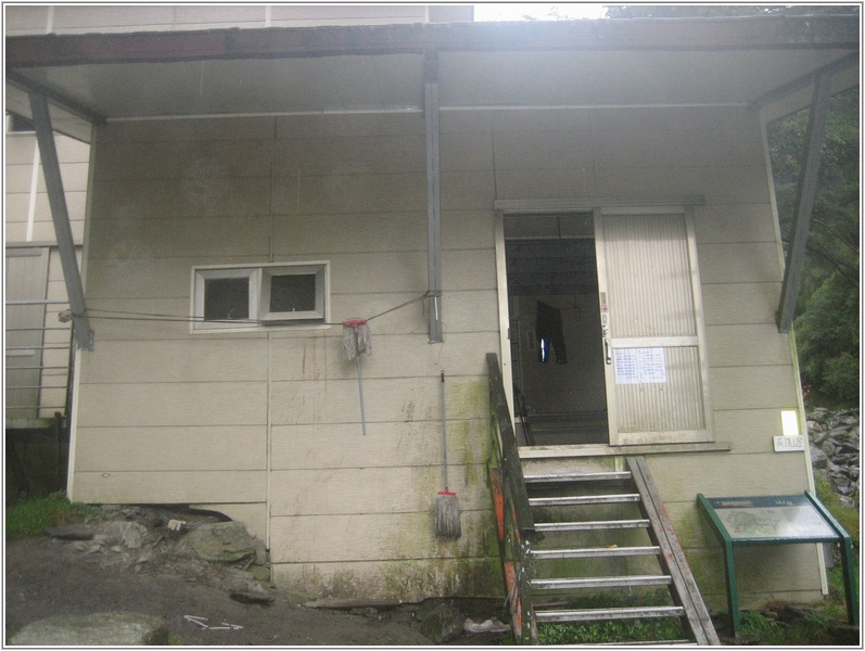 2011-11-08 07-44-15回成功山屋.JPG